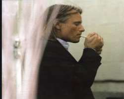 Viggo Mortensen smoking